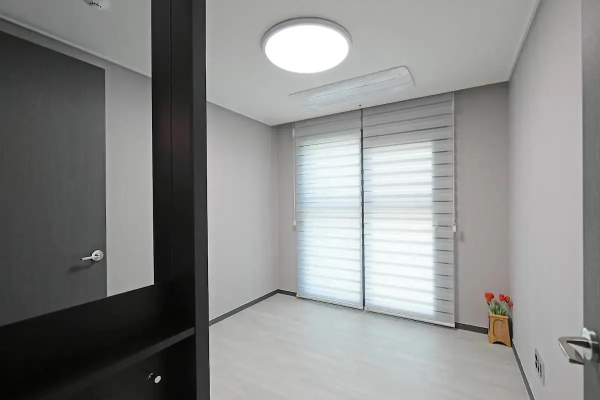 Elmomento Osiria Hotel Busan 3*,  South Korea